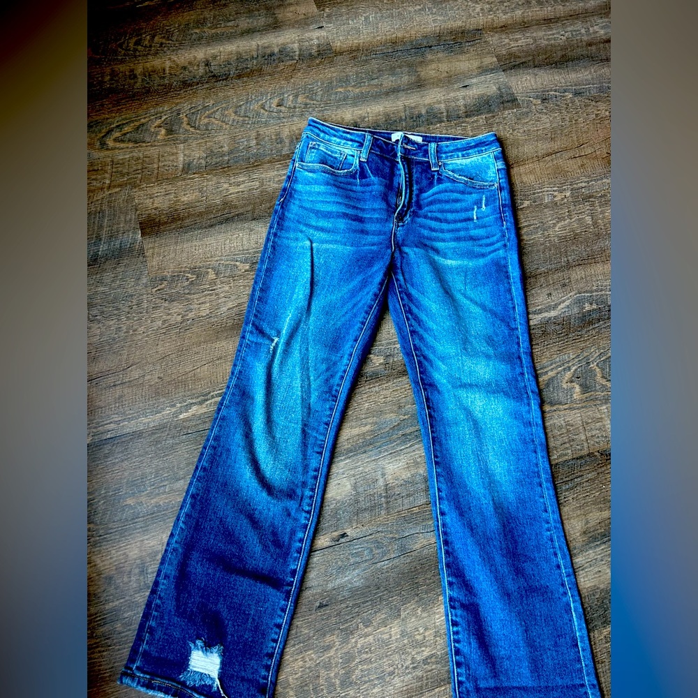 NWOT Risen Straight Leg distressed jeans. Size 9/29